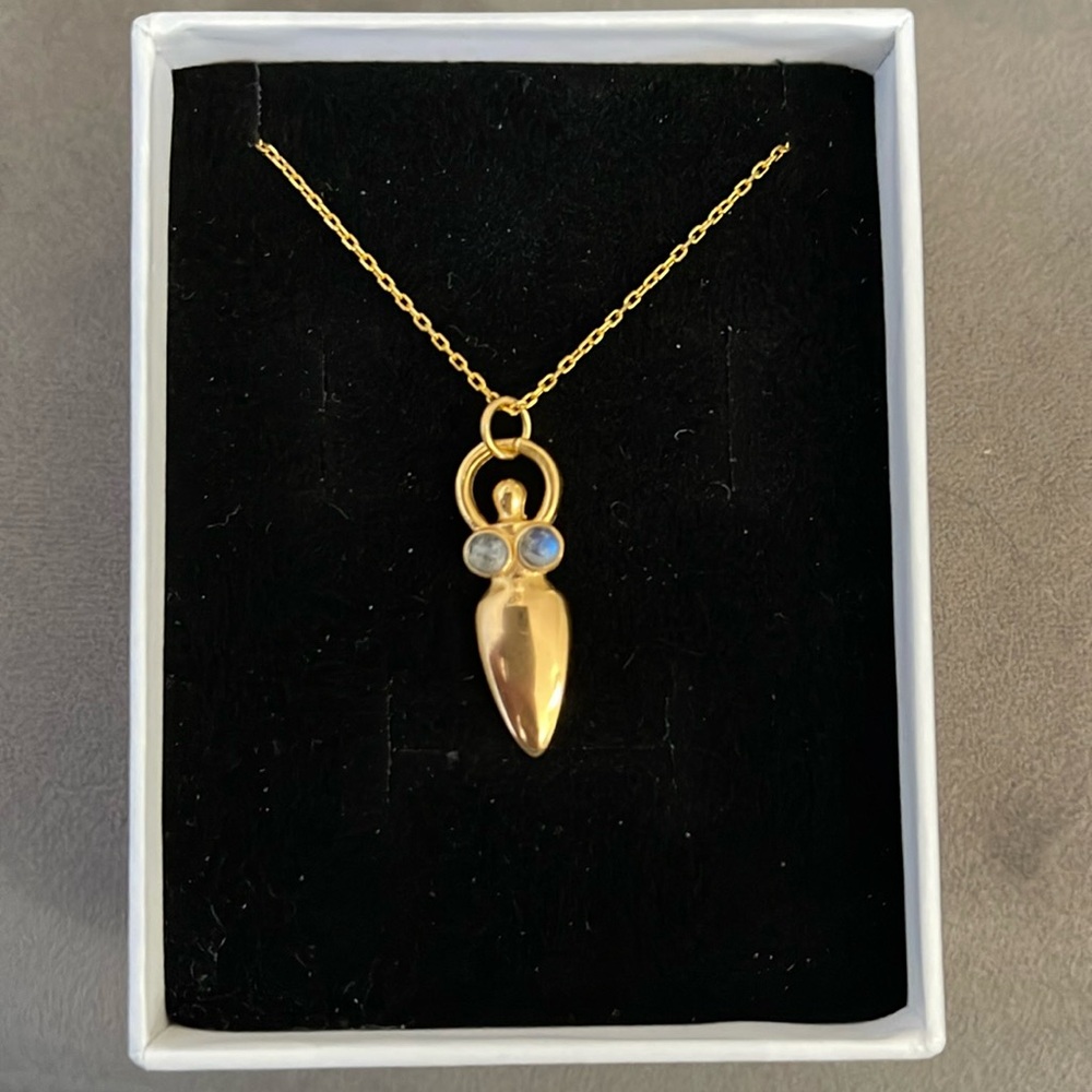 Moonstone goddess amulet pendant
925 necklace awe inspiring